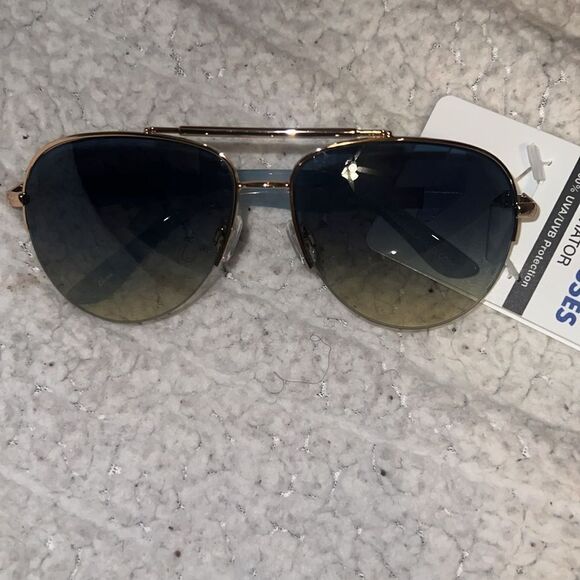 Stylish Gold Aviator type  Sunglasses - Picture 3 of 9